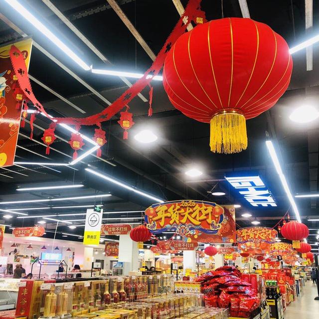 四川手机报 成都龙泉驿区炜岸商城电费之争：物业强制多收电费87万余元，不交就断电7次